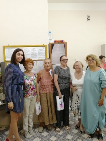 В школе СШОР им. Л.А. Тихомировой коллектив поздравил своих ветеранов